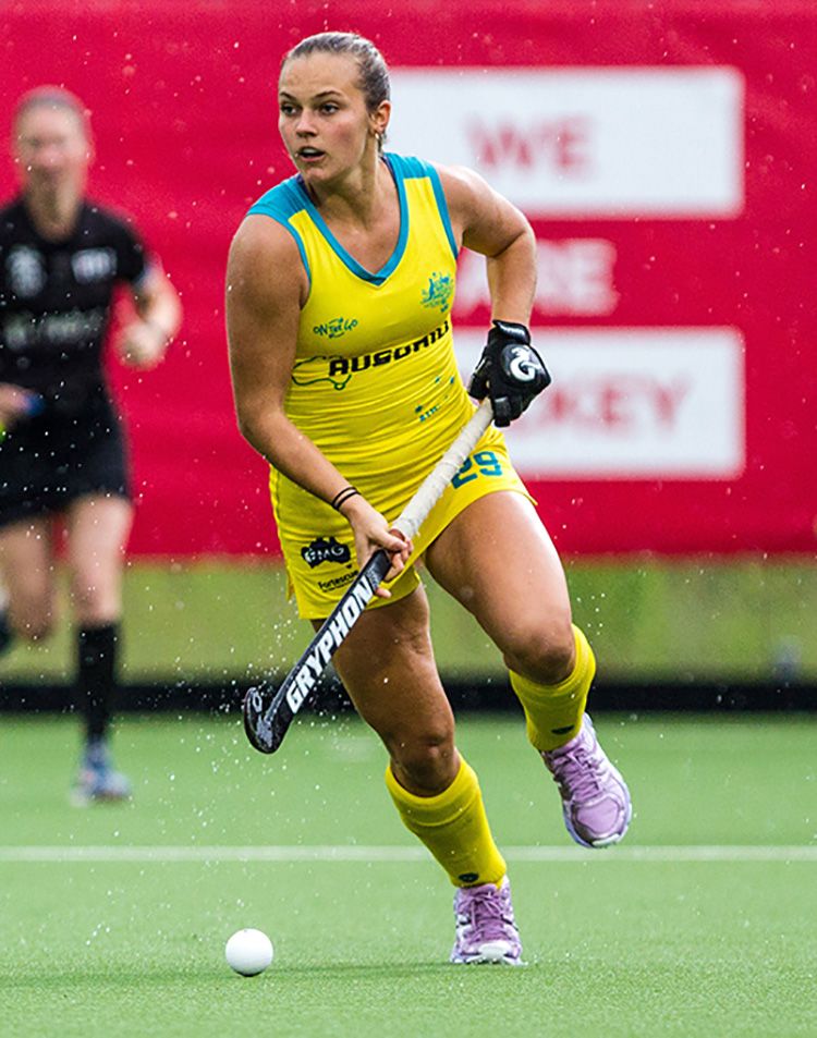 Image of Rebecca Greiner playing Hockey.