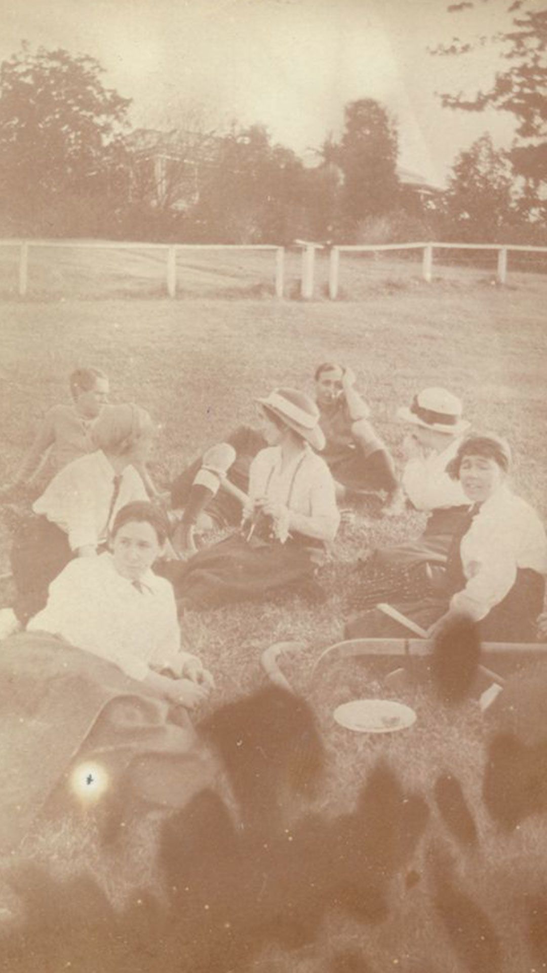 An image of the UQ Women's College hockey team resting in 1914.