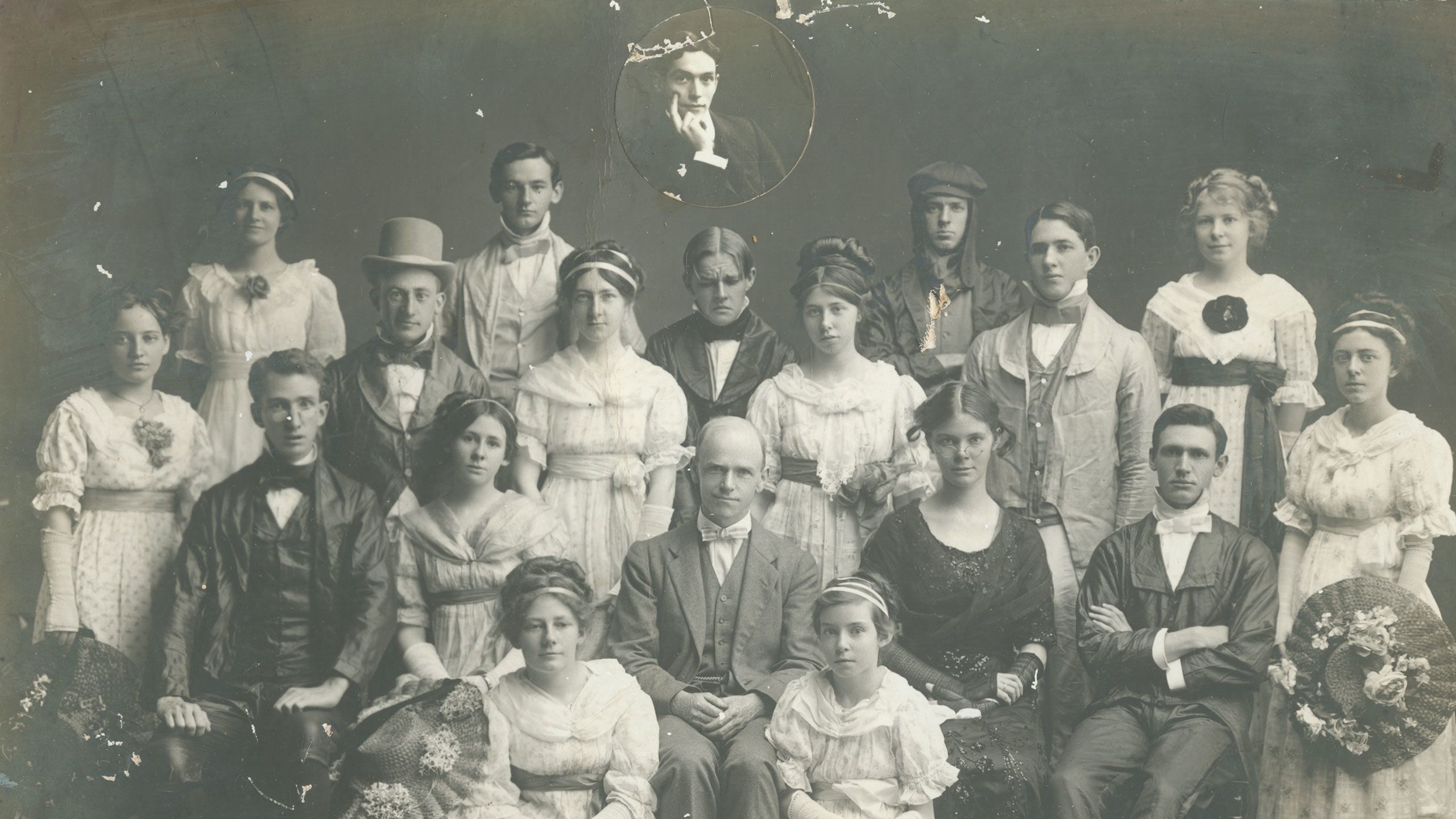 An group image of The first Queensland University Dramatic Company in 1913.