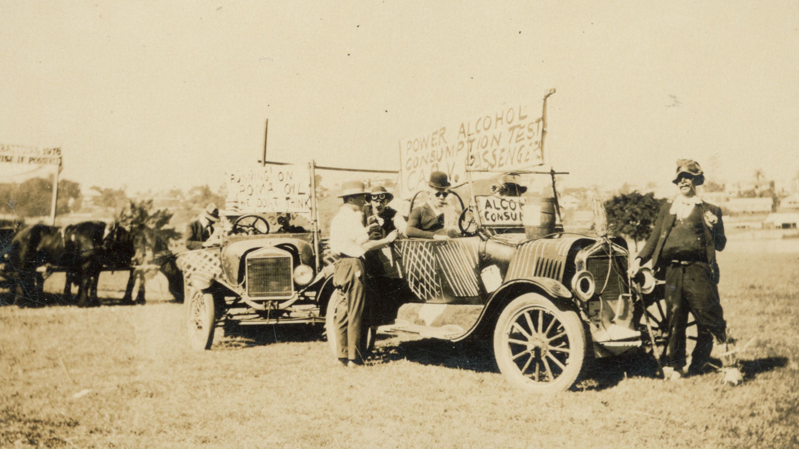 An image of UQ students in cars ready for the Commemoration Day procession in 1926.