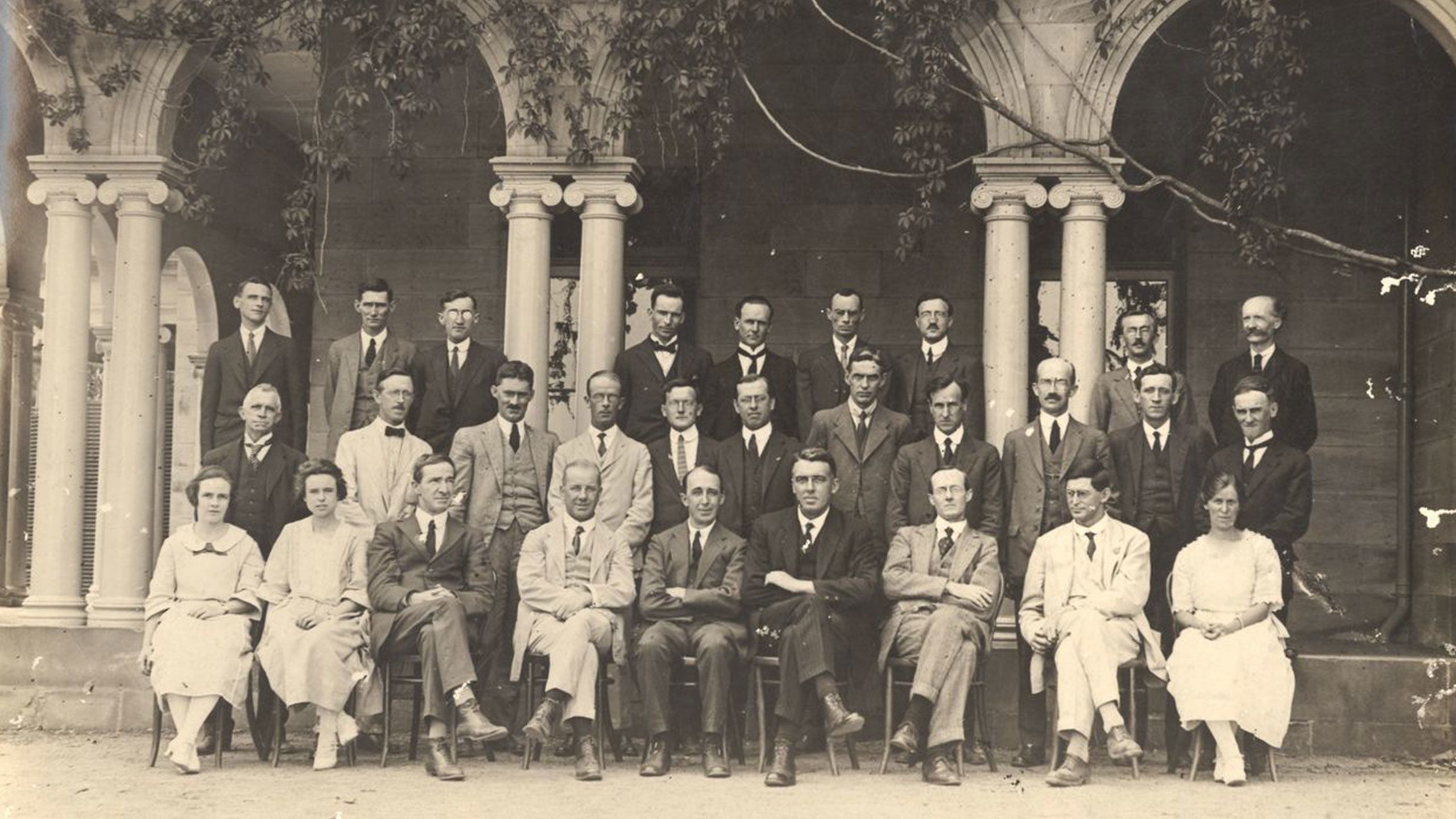 An image of a UQ staff portrait in 1922.