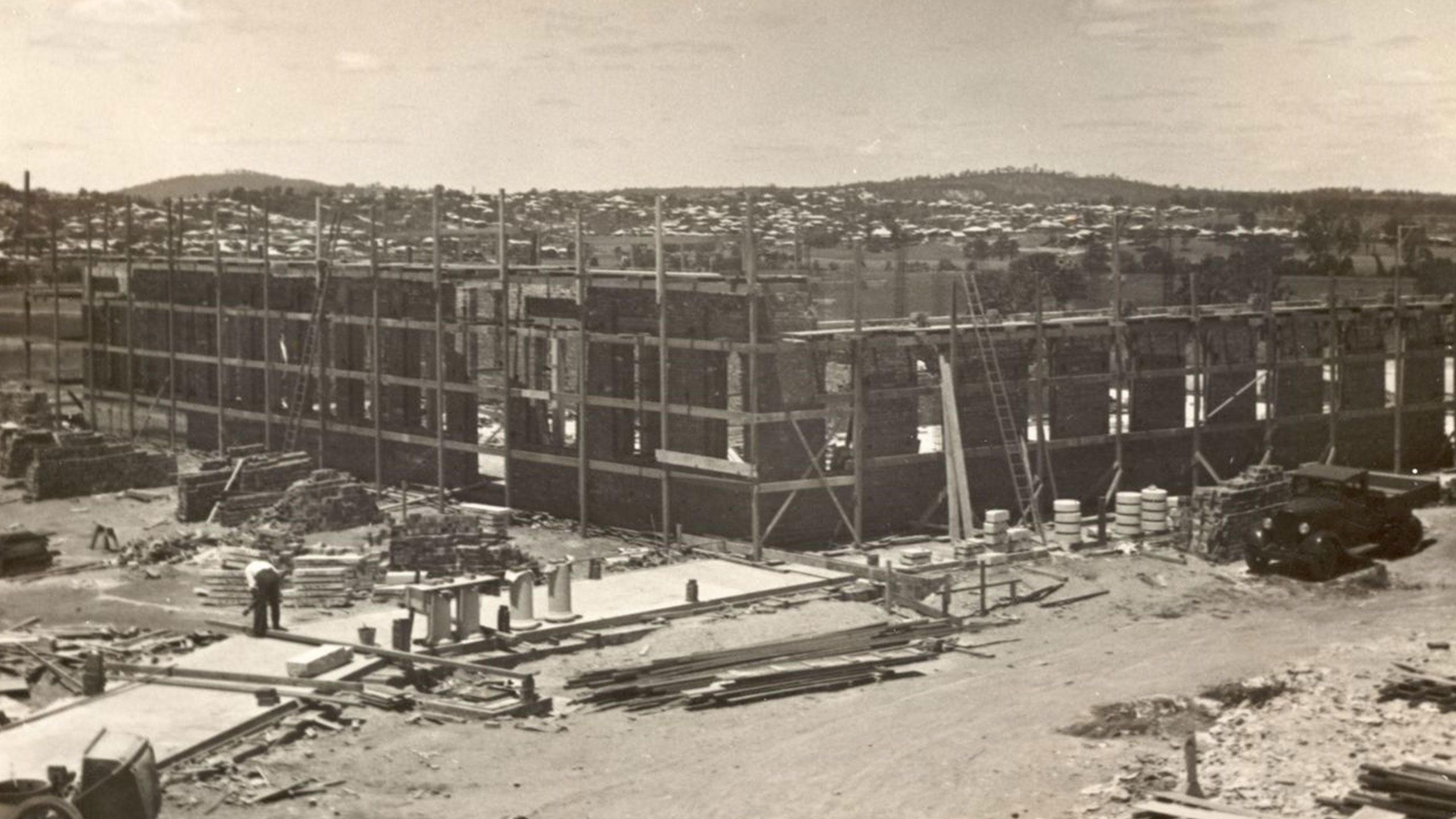 An image showing the construction of the Steele building in 1939.