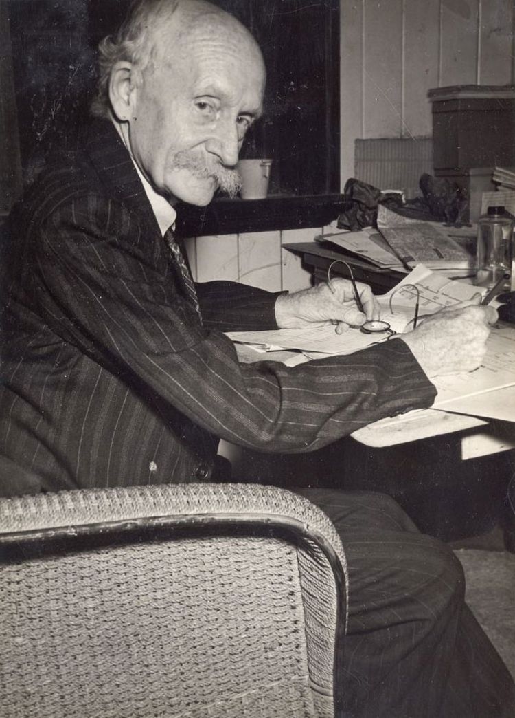An image of UQ foundation student and Associate Professor of Modern Languages Charles Schindler in 1948.