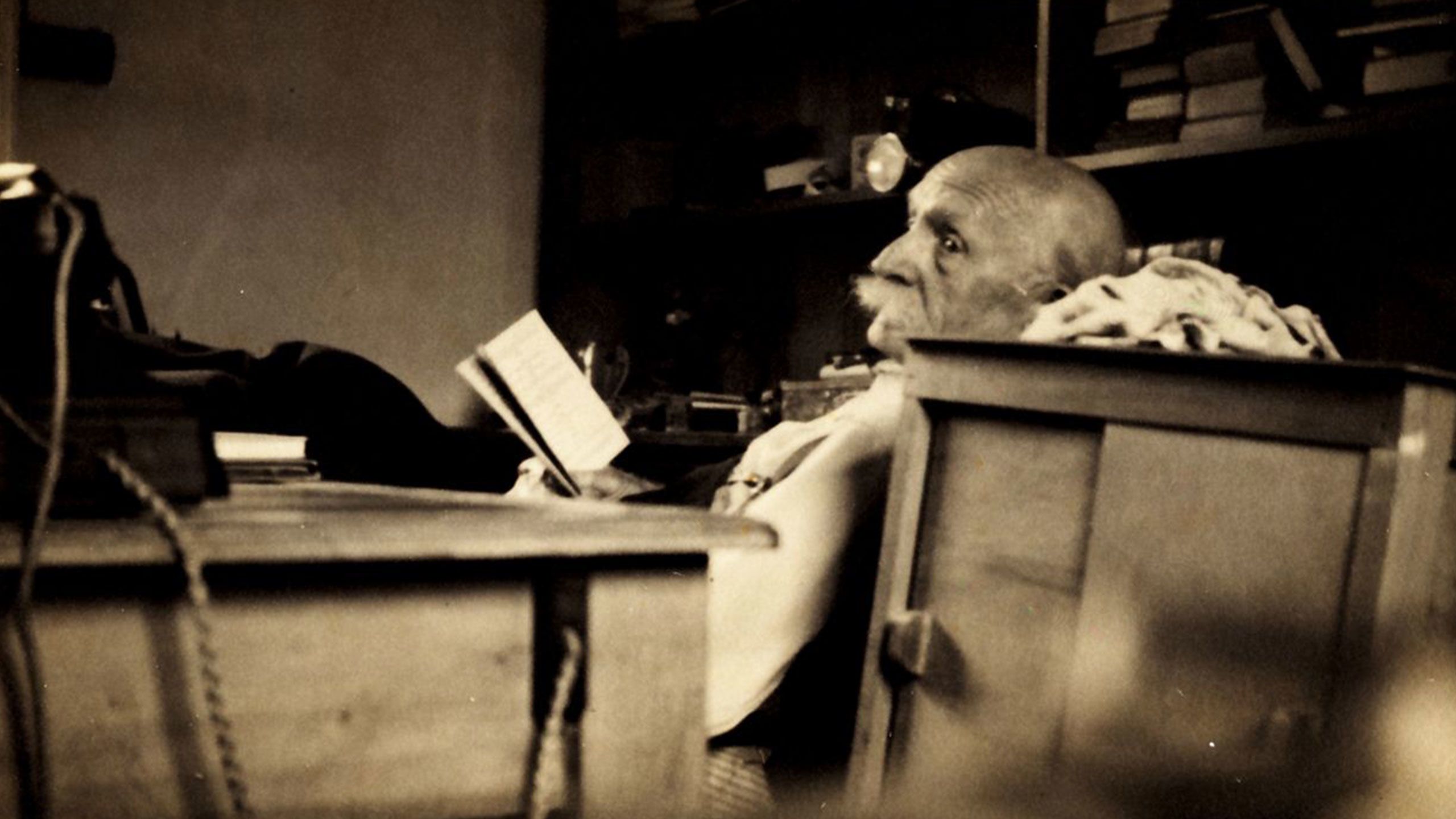 An image of UQ foundation student and Associate Professor of Modern Languages Charles Schindler upon retirement in 1948.