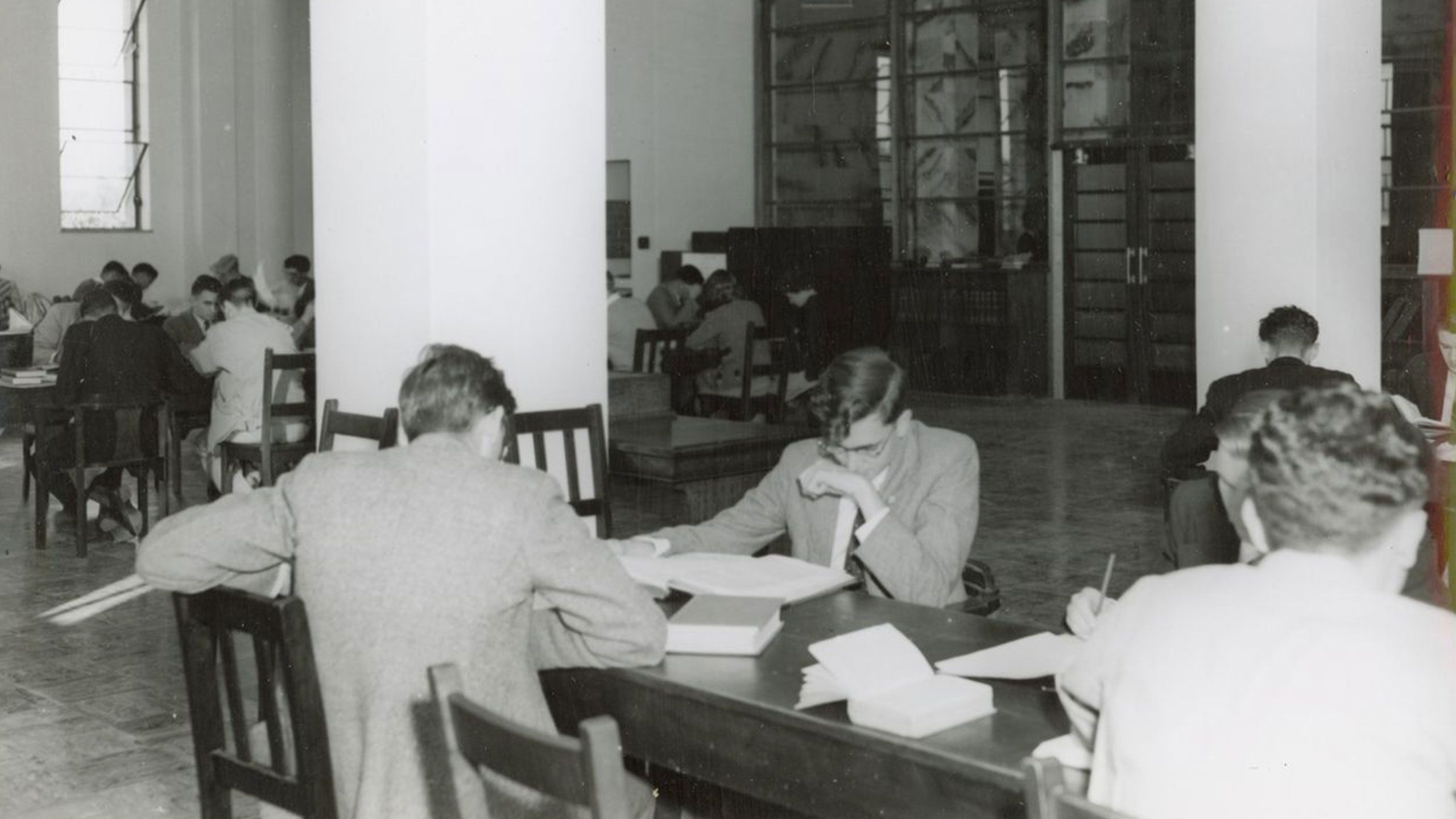An image of students on the ground-floor reading room of the Main Library in 1950.