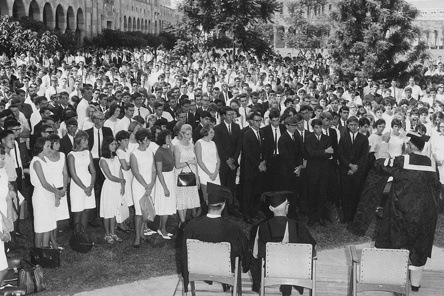 An image of first-year students in the Great Court being welcomed to UQ in 1966.