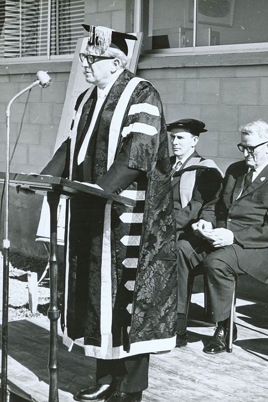 An image of Sir Fred Schonell at the opening of the Goondiwindi Veterinary Pastoral Centre in 1965.