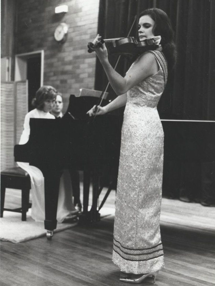 An image of violinist Kerry Smith and pianist Bernice Lehrmann performing at the Alumni Association's presentation concert.