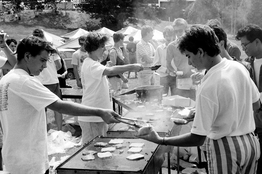 An image of student lining up for a barbecue during Orientation Week in 1987.