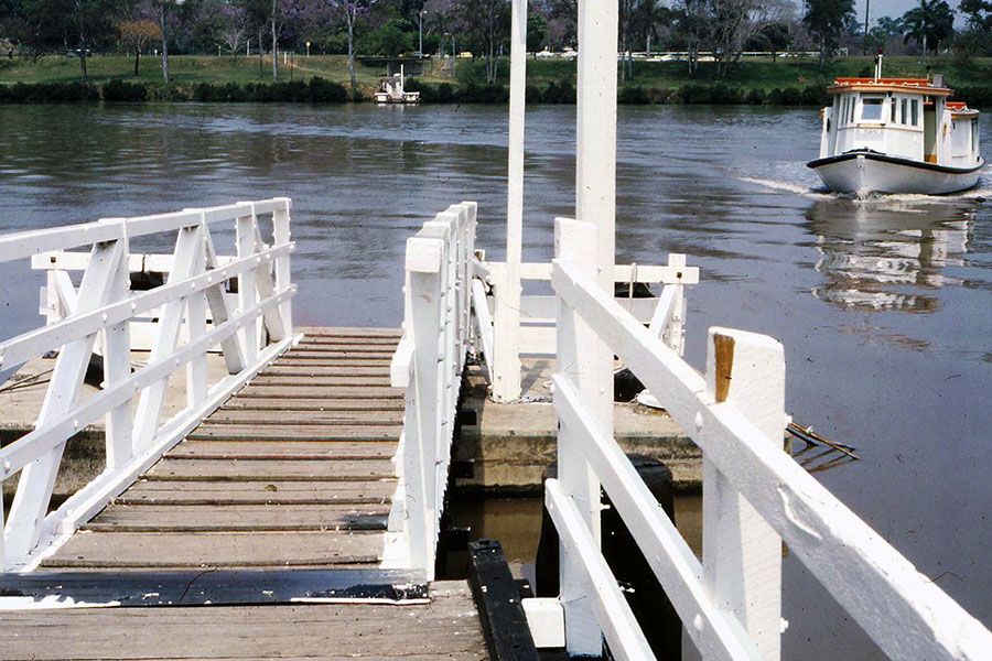 An image of the Dutton Park ferry arriving from UQ in 1983.