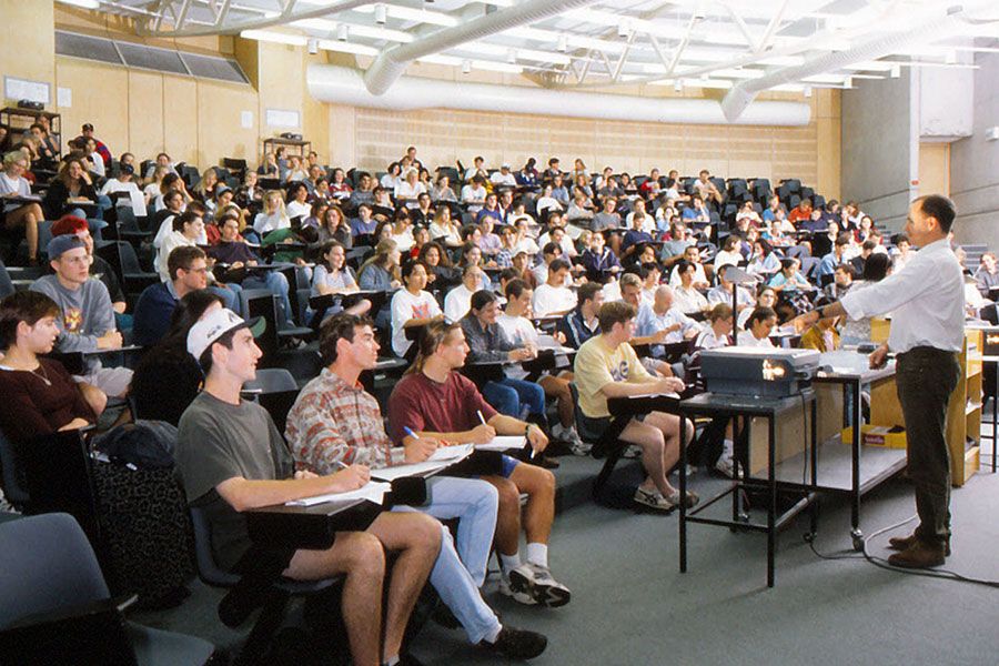 An image of Students taking part in a Zoology lecture in 1996.