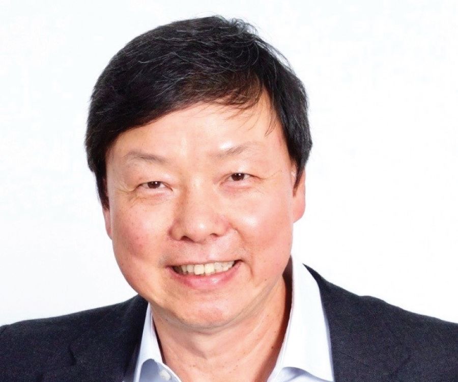 A headshot image of Vice-Chancellor's Alumni Excellence Award recipient, Lawrence Au