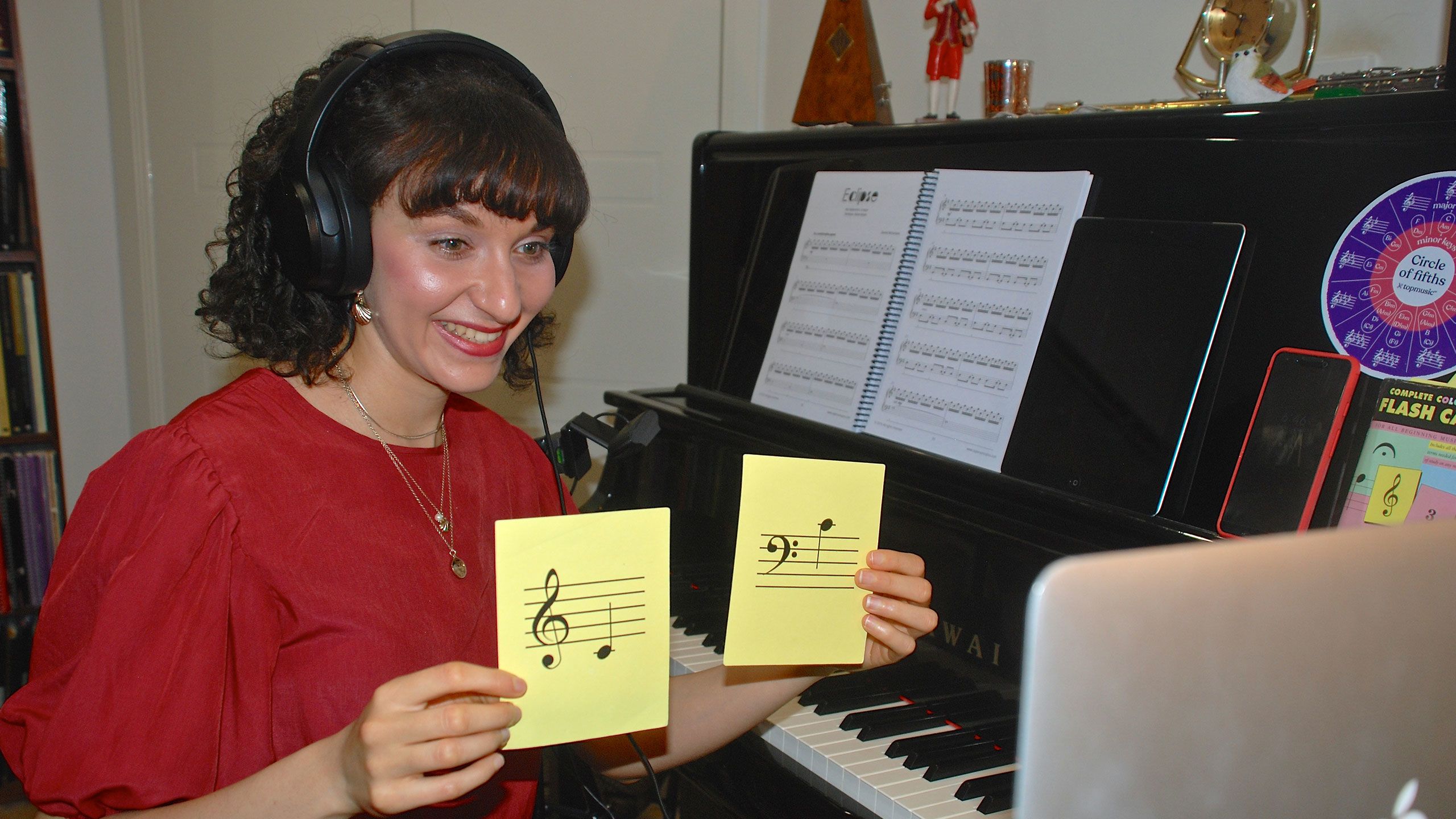 An image of UQ graduate Mary Chalaby performing online music lessons.