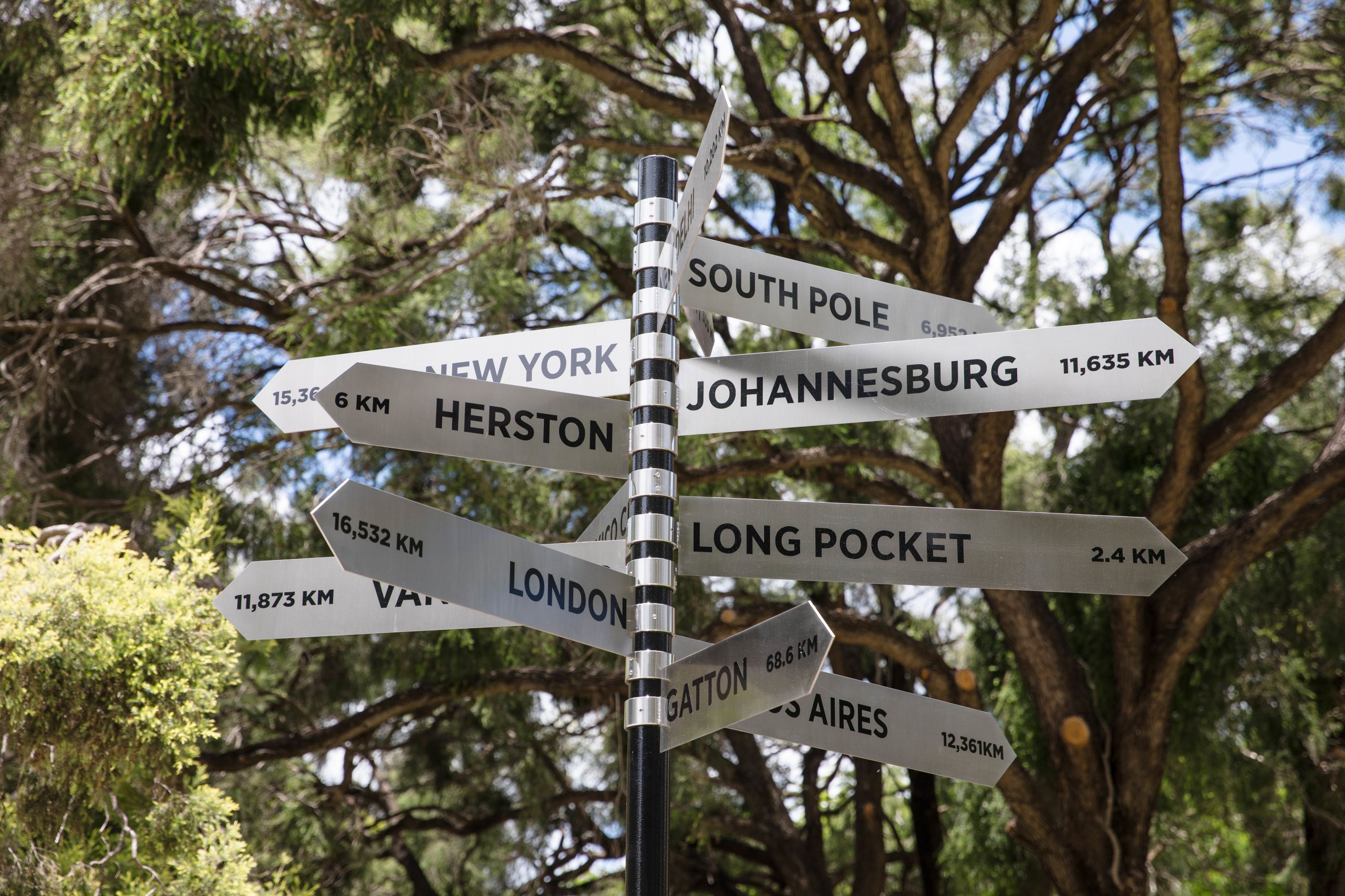 Directional sign at UQ St Lucia.
