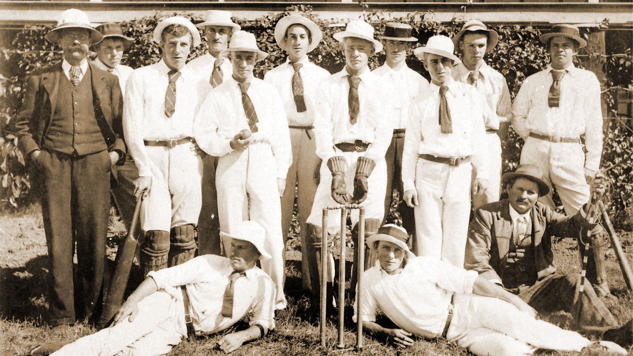 An image of the Queensland Agricultural College cricket team, with Principal John Mahon, in 1902.