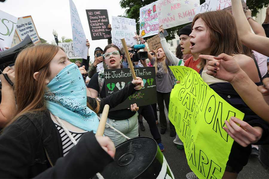An image of Abortion-rights and anti-abortion advocates confronting each other in front of the US Supreme Court in Washington DC.