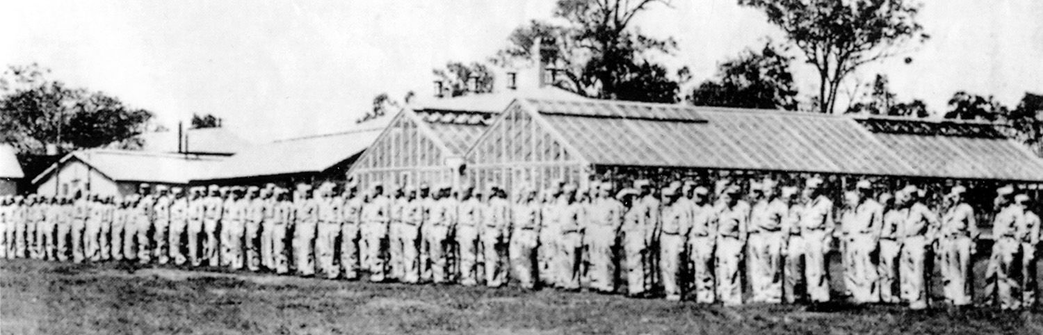 US soldiers and medical staff outside the US Army General Hospital in Gatton. Image: UQ Archives