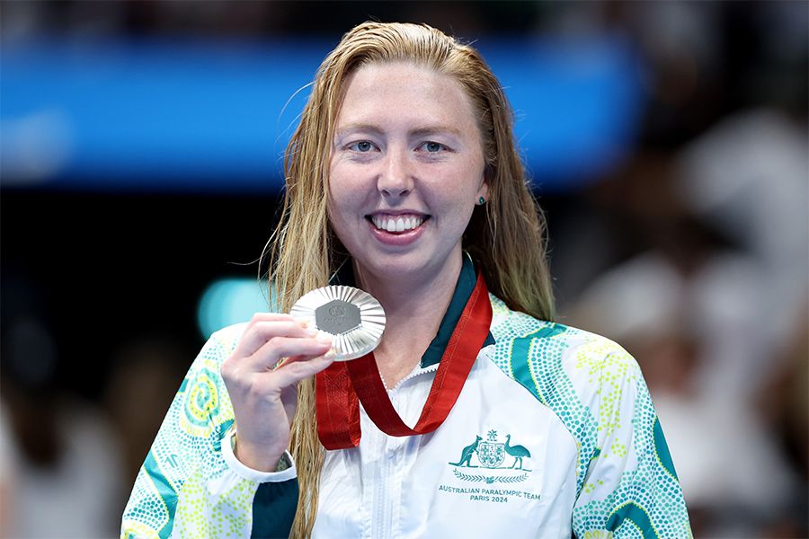 UQ student Lakeisha Patterson with her silver medal after the women's S9 400m freestyle final in Paris. Image: Michael Reaves/Getty Images