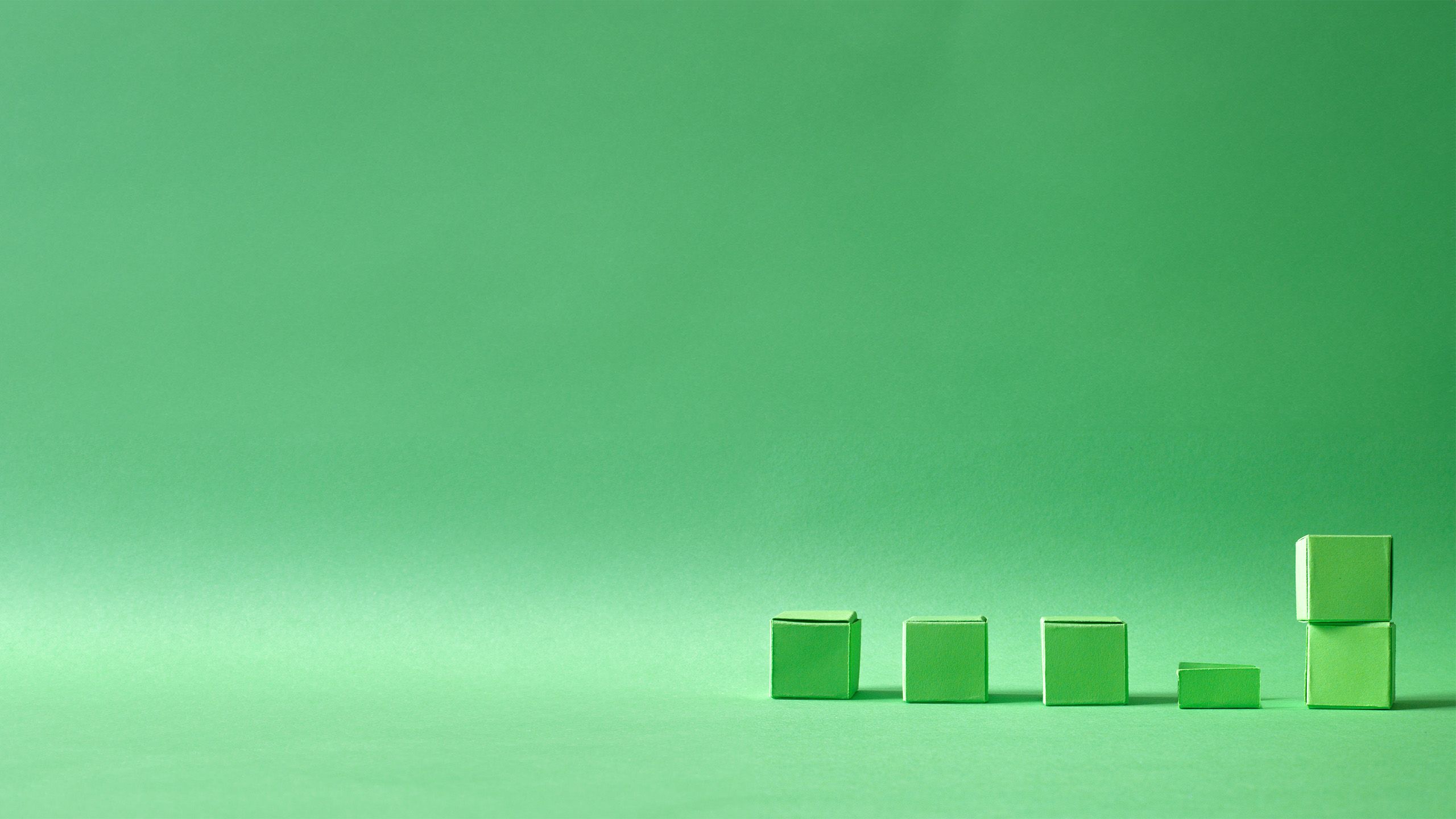 Green cubes organised in a line on a green background