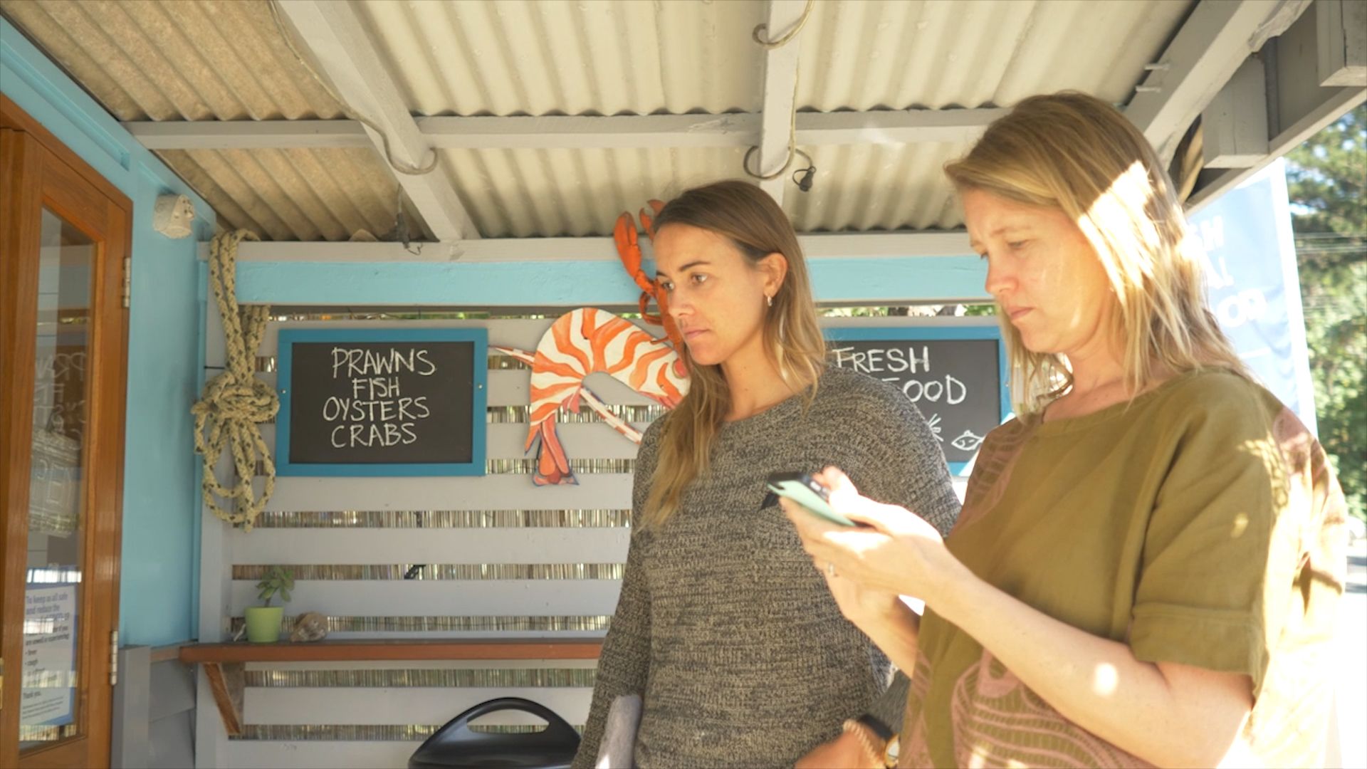 Dr Carissa Klein and Leslie Roberson use the Sustainable Seafood Guide to make a better choice when ordering takeaway.