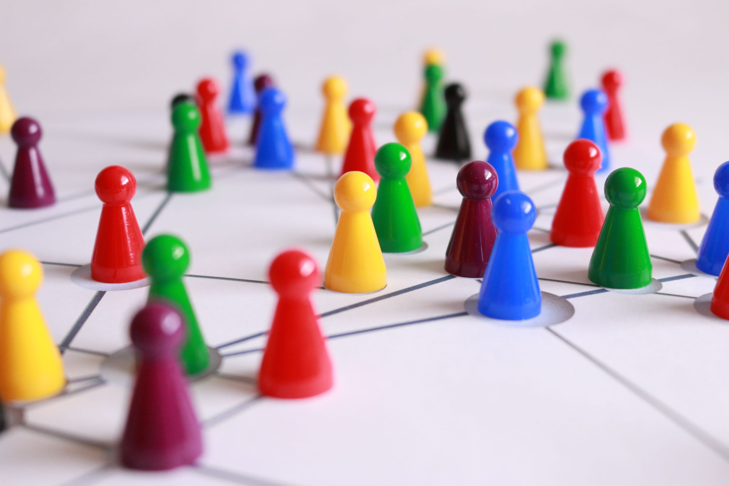 Coloured pieces of plastic all linked via lines to the first piece, which is blue, to illustrate leadership