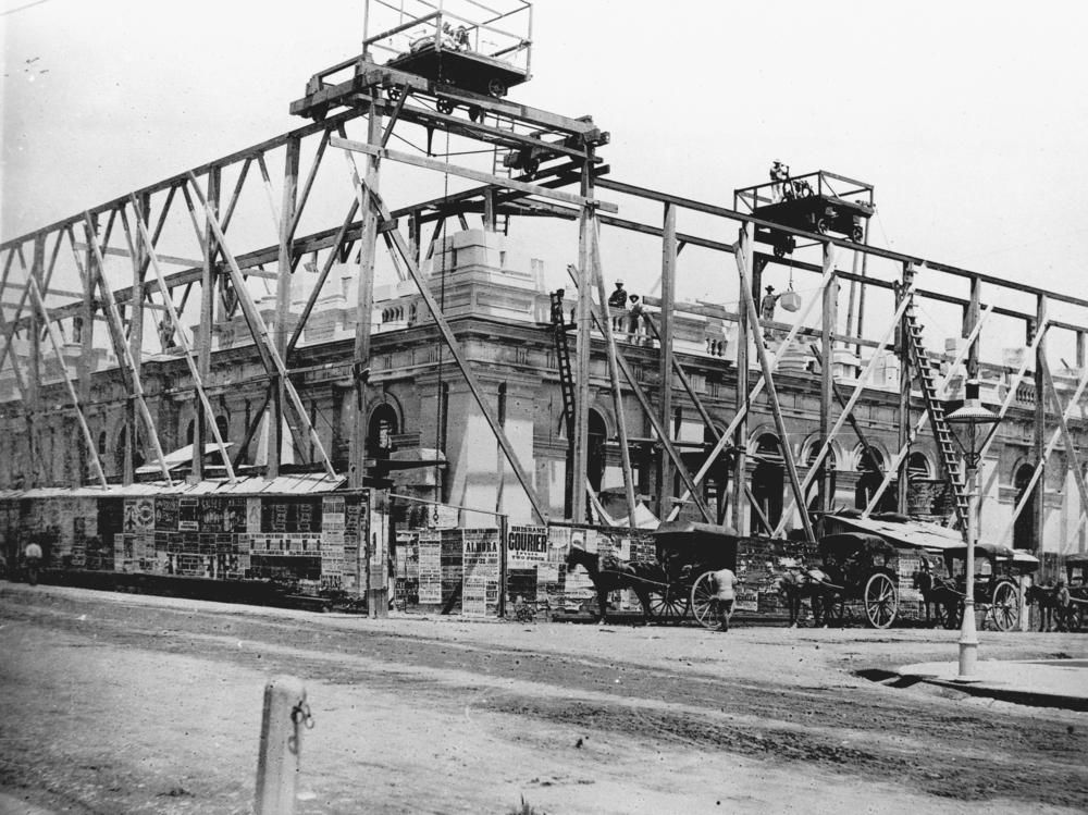 Historical photo showing construction of the Queensland National Bank building in 1883