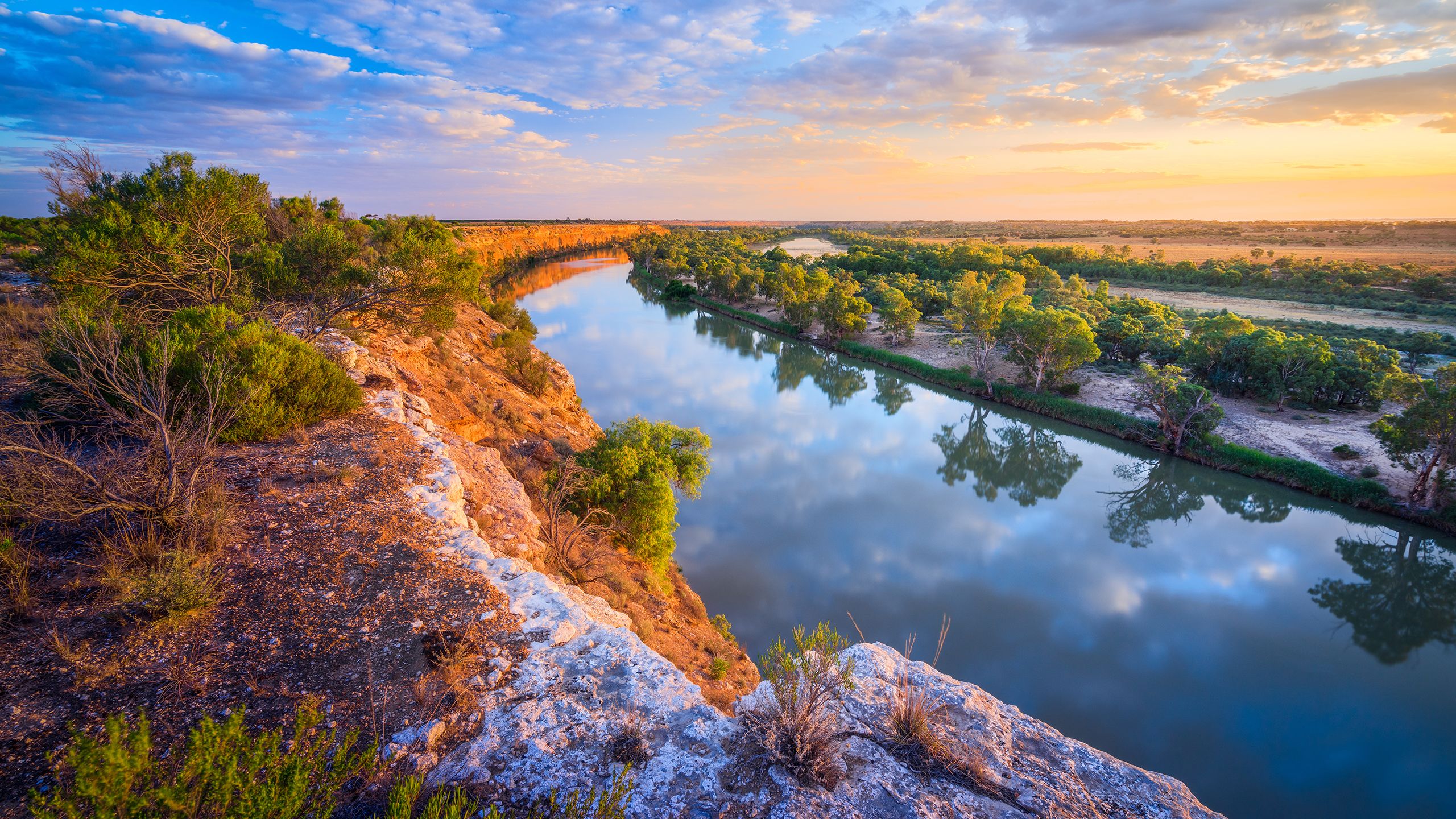 An image of the Macquarie River, near Dubbo.