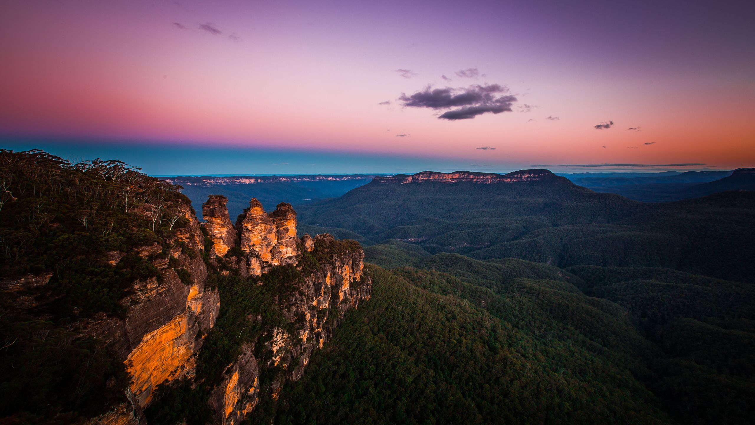 Landscape view of the Blue Mountains at sunset with a blue and pink sky and forests
