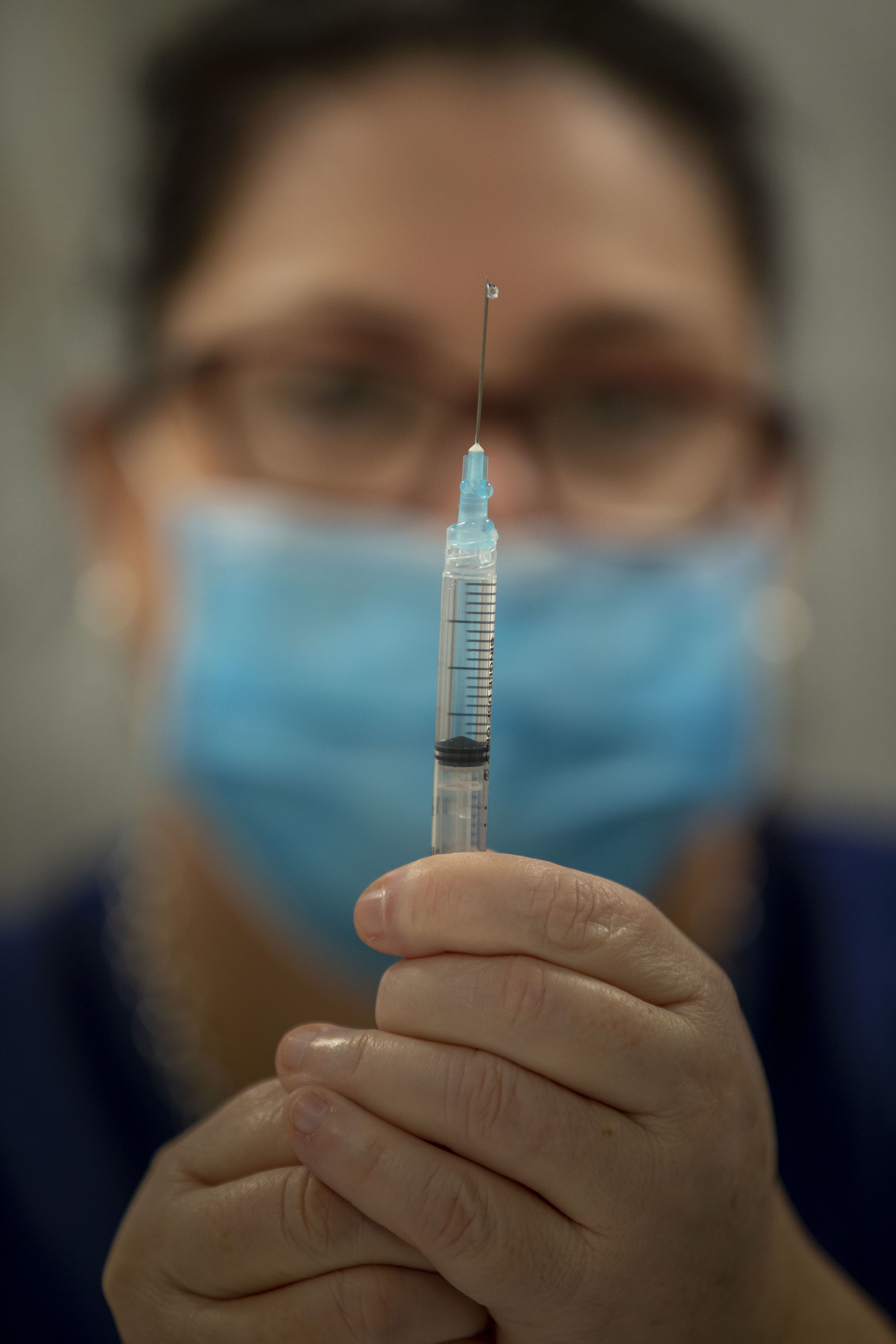 Image of nurse about to administer UQ's COVID-19 vaccine in human trial